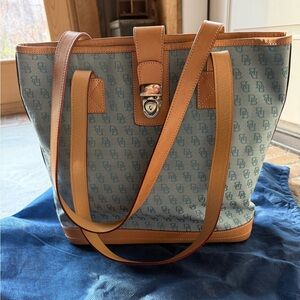 Dooney and Bourke light blue signature tote bag. Excellent condition.